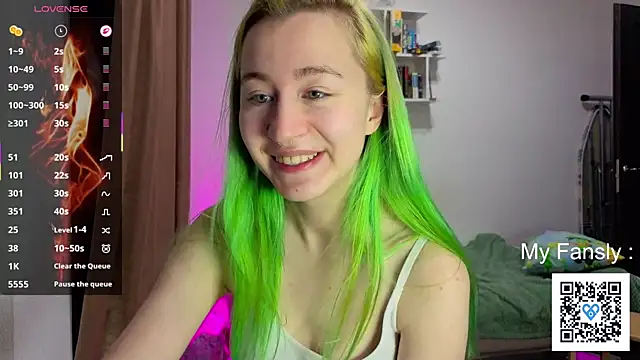 Emilya201のライブXXXチャット