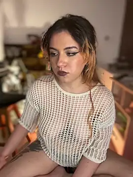 NikkiNix Adlı Modelin Canlı XXX Sohbeti
