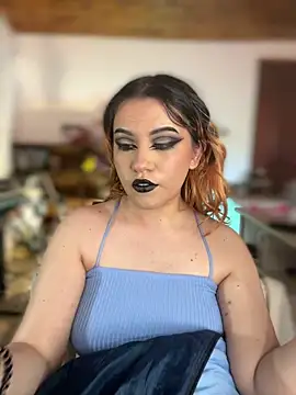 NikkiNix XXX чат на живо