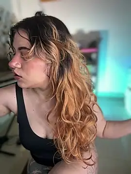 دردشة NikkiNix الجنسية المباشرة