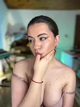NikkiNix Adlı Modelin Canlı XXX Sohbeti
