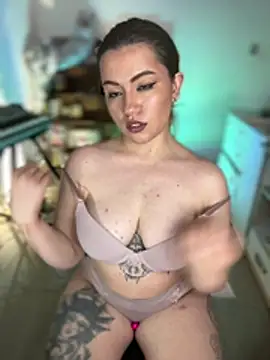 NikkiNix Adlı Modelin Canlı XXX Sohbeti