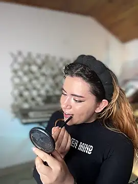 NikkiNix Adlı Modelin Canlı XXX Sohbeti