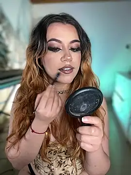 NikkiNix Adlı Modelin Canlı XXX Sohbeti
