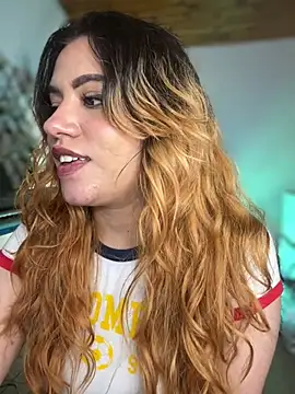 NikkiNix XXX чат на живо