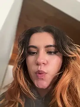 NikkiNix live XXX chat