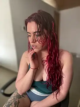 צ'אט XXX בשידור חי של NikkiNix