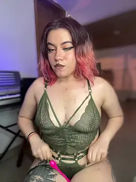 NikkiNix XXX чат на живо