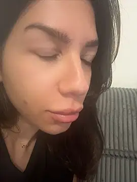 غرفة دردشة Alexbrune المباشرة