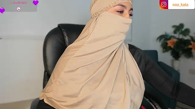 ailinn_sahara's Webcam Show