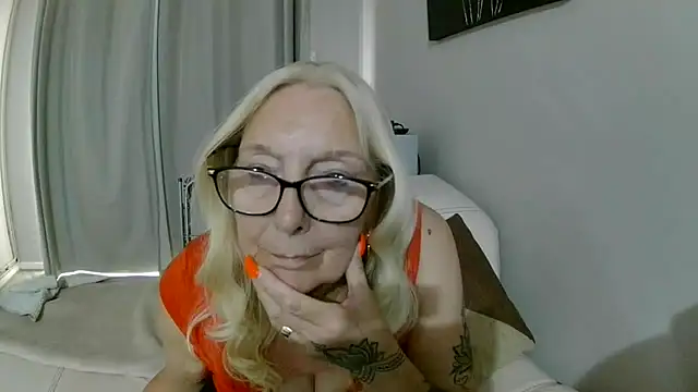 Chanel-56's Webcam Show