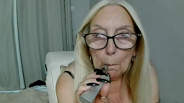 Chanel-56's Live XXX Chat