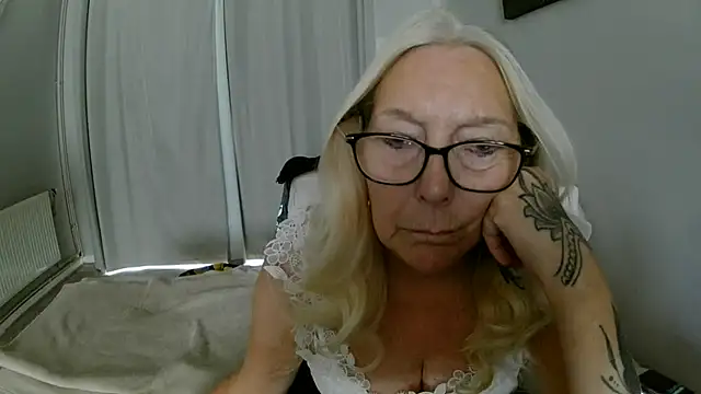 Chanel-56 Live XXX-chat