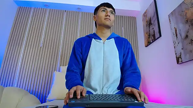 AdrianStark_のウェブカメラショー