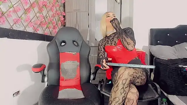 Thiara_veky_ Show in webcam