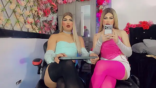 Show modela Thiara_veky_ na web-kameri