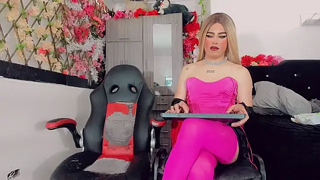 Show modela Thiara_veky_ na web-kameri