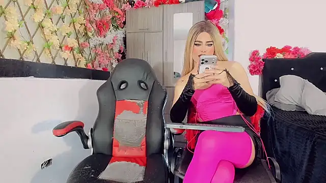 Show modela Thiara_veky_ na web-kameri