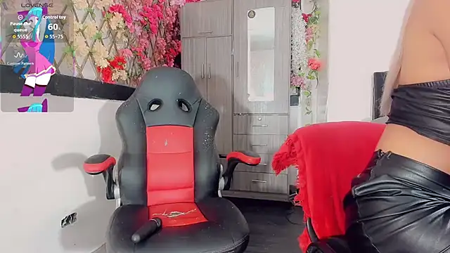 Thiara_veky_ Show in webcam