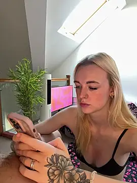 הופעת וובקאם של Lolabunnyblondie