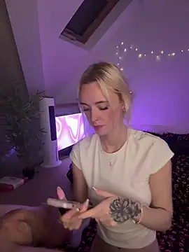 Show modela Lolabunnyblondie na web-kameri