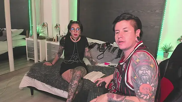 inkedsinners_ Adlı Modelin Canlı XXX Sohbeti