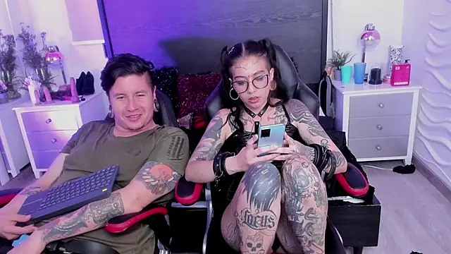 inkedsinners_: διαδικτυακό σόου στην κάμερα