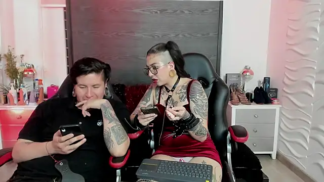 Show de webcam de inkedsinners_