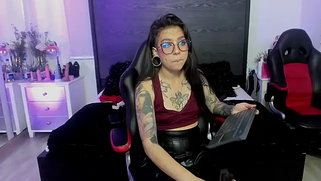 Živý XXX chat inkedsinners_