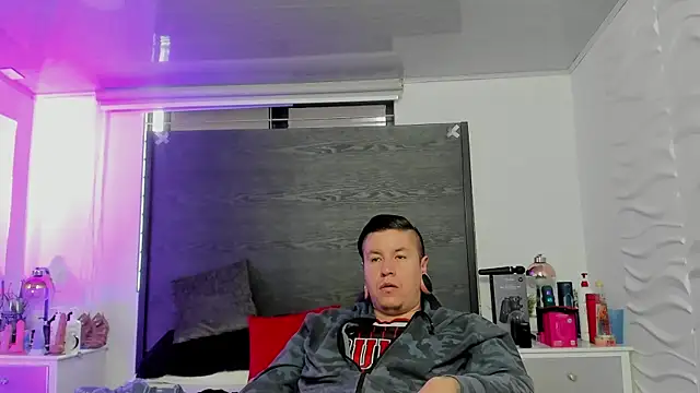 Онлайн чат XXX inkedsinners_