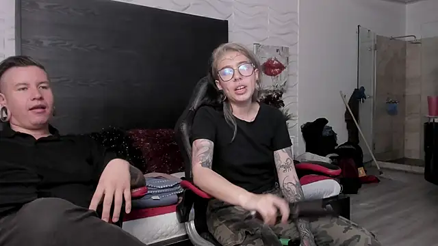 הופעת וובקאם של inkedsinners_