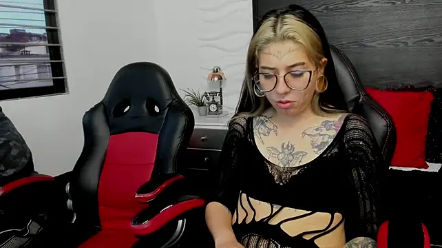inkedsinners_ Show in webcam