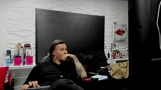 inkedsinners_ – Kamerová šou