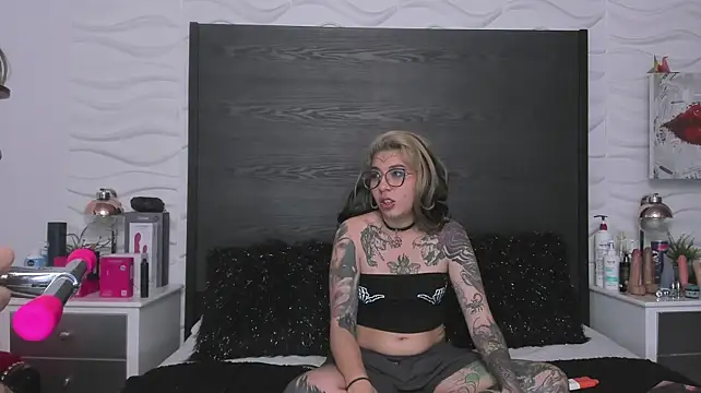 inkedsinners_ – Kamerová šou