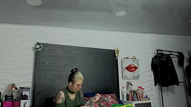 צ'אט XXX בשידור חי של inkedsinners_