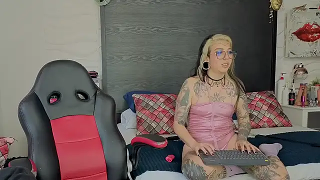 Show modela inkedsinners_ na web-kameri