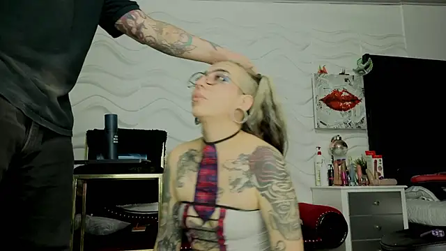 แชท XXX สดของ inkedsinners_
