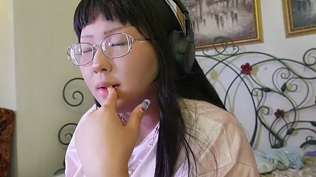 pikpikpikachu Pertunjukan Webcam