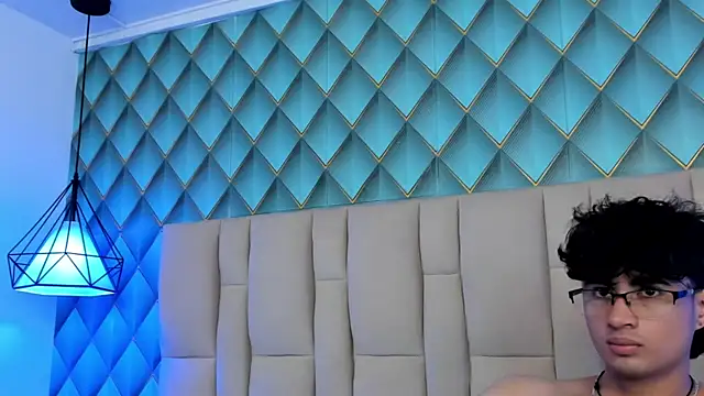Sofia-Ethan élő XXX-chatje