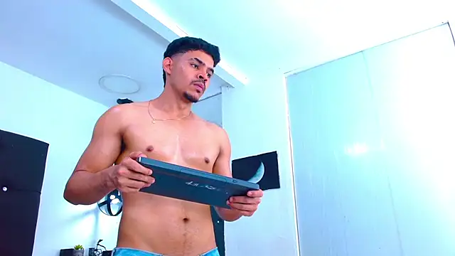 Dannesh_ Show Webcam