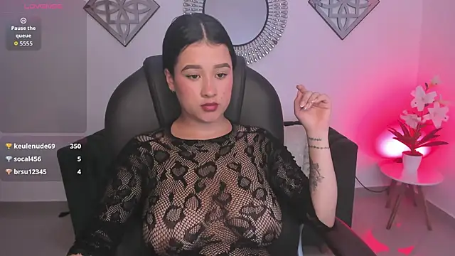 XXX chat uživo modela Emi_Roseth