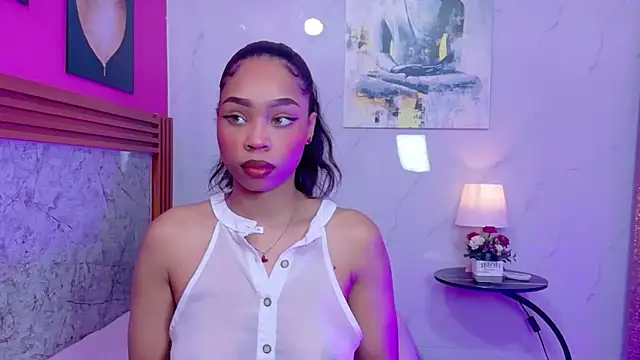 Chat +18 de thinsamathagirl ao vivo