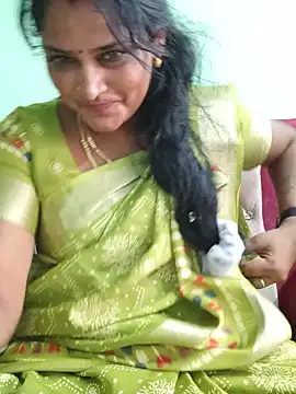חדר צ'אט בשידור חי של mynatamil143