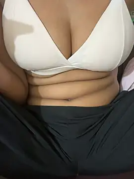 Chat XXX en directo de Poonam-Ray