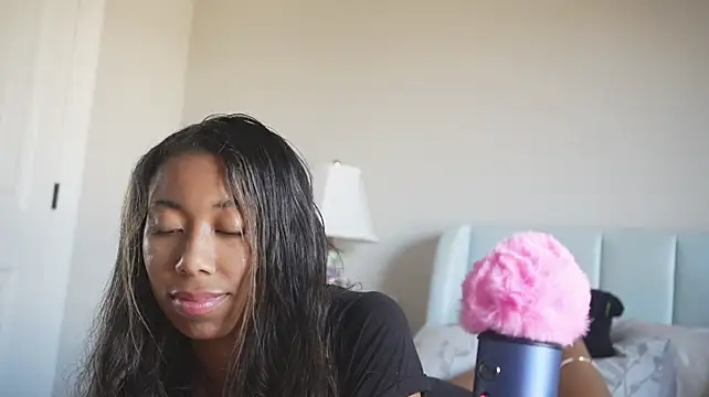 ama_dream Show in webcam