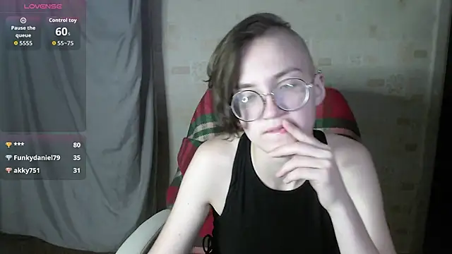 __Freya___: διαδικτυακό σόου στην κάμερα