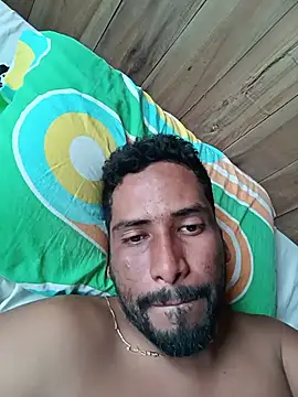 Bryan101995: διαδικτυακό σόου στην κάμερα