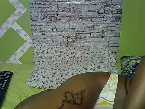 צ'אט XXX בשידור חי של Slim_shedy1