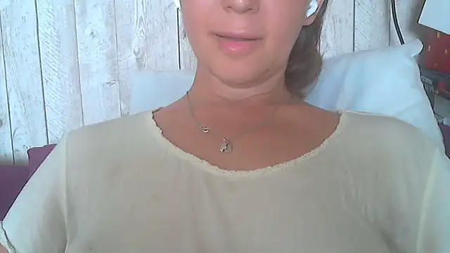Bella--White's Webcam Show