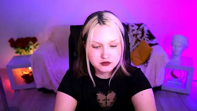 Chat XXX en directo de ViolettWoods